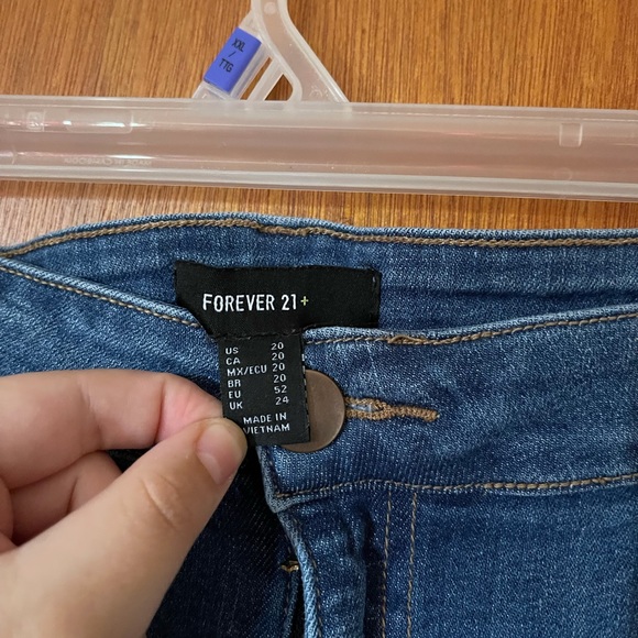 forever 21 distressed blue jeans. Size 20 - Picture 1 of 4